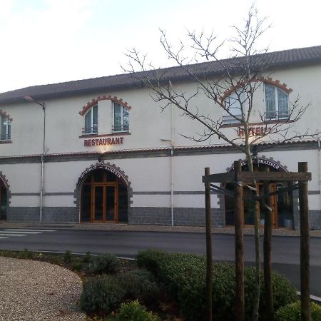 Hotel De La Gare 克利松 外观 照片