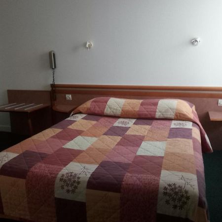 Hotel De La Gare 克利松 外观 照片