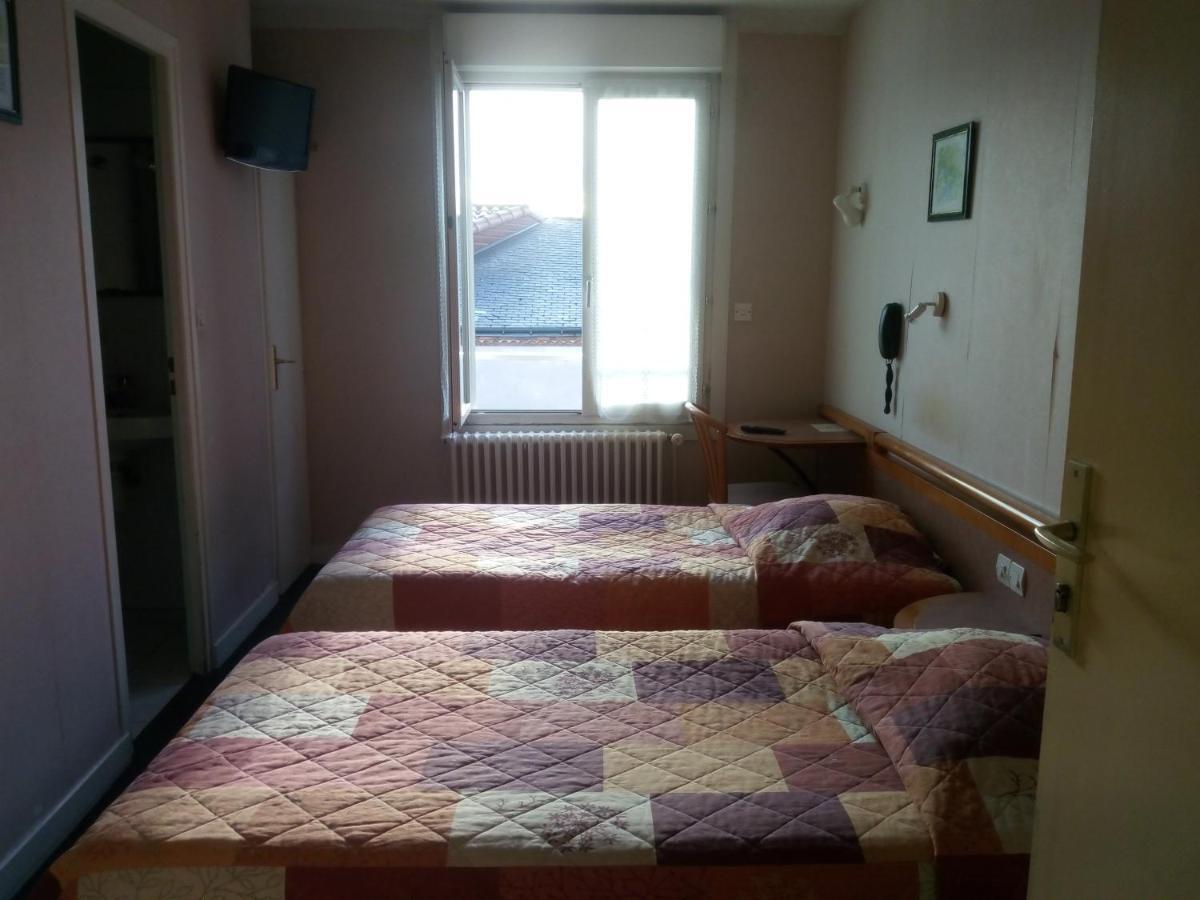 Hotel De La Gare 克利松 外观 照片