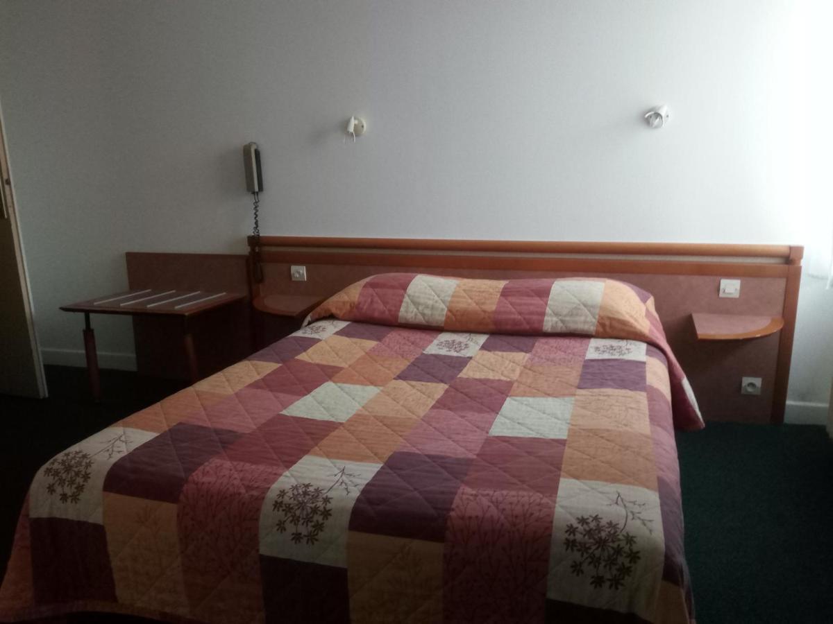 Hotel De La Gare 克利松 外观 照片